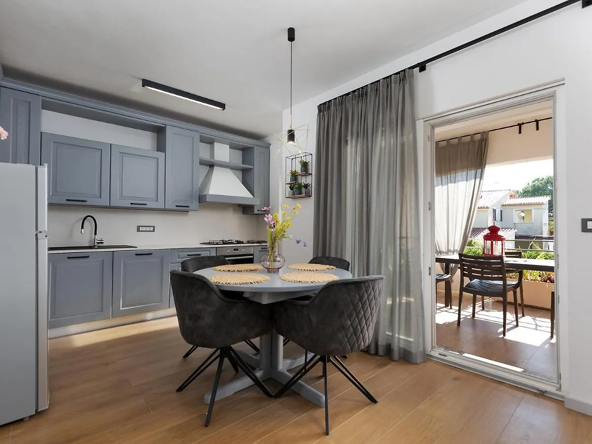 Luxury Apartment Vabriga contacts